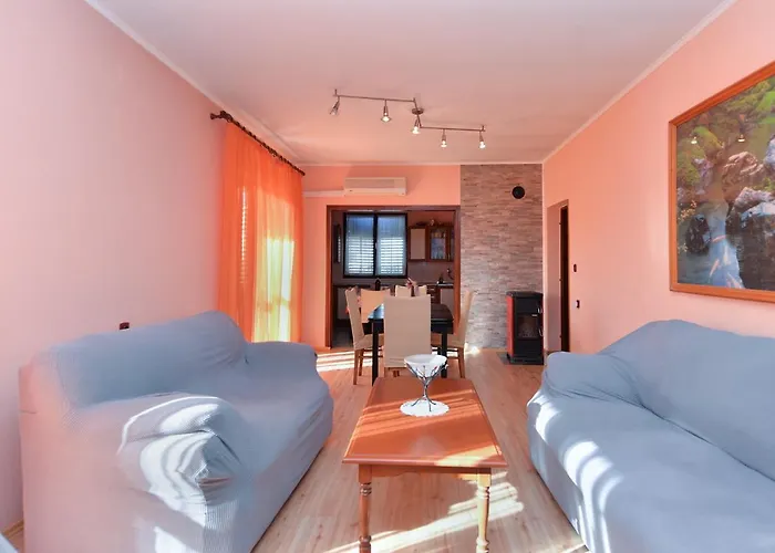 Danijel 1956 Πούλα